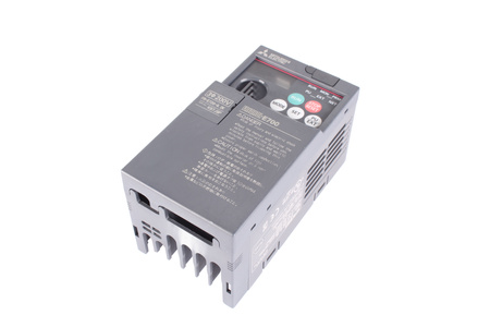 FR-E720-0.2K MITSUBISHI ELECTRIC FRENTE DE LA CAJA