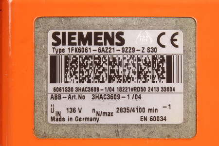 3HAC0694-2/2 ABB IRB6400R/2.5-150 MUÑECA DEL ROBOT