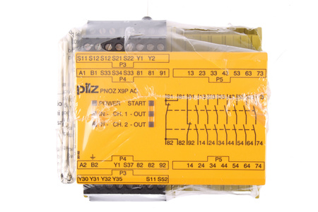 PNOZ X9P 24DC 24-240VACDC 7NO 2NC 2SO PILZ 777606 RELEVO DE SEGURIDAD