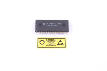 MCM60L256AP10 MOTOROLA CMOS SRAM 32K8 DIP-28 THT