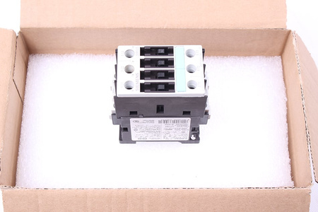 3RT1024-1A..0 SIEMENS SIRIUS 230V 690VAC 9A CONTACTOR
