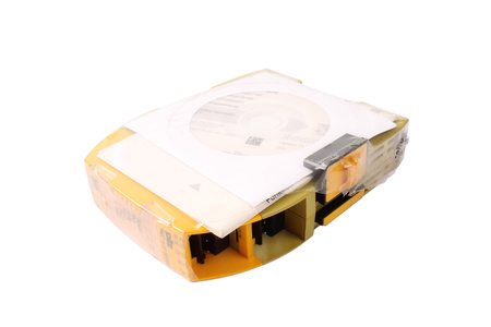PNOZ M EF 8DI4DO PILZ 772142 RELEVO DE SEGURIDAD