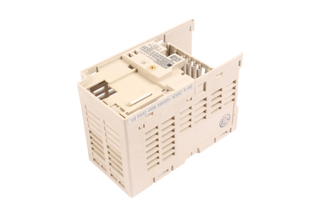 CIMR-V7AZB0P4 YASKAWA CAJA