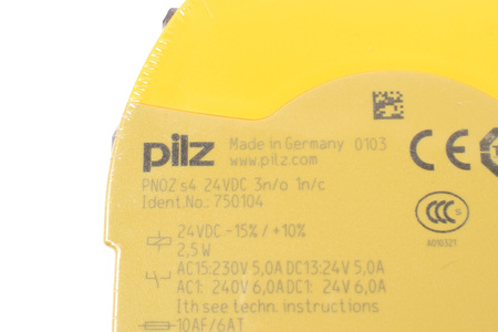 PNOZ S4 24VDC 3 N/O 1 N/C PILZ 750104 RELEVO DE SEGURIDAD