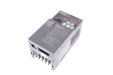 FR-E720-0.2K MITSUBISHI ELECTRIC FRENTE DE LA CAJA
