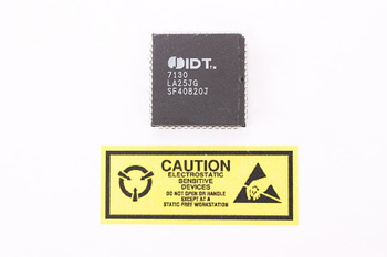 7130 LA25JG IDT 1KX8 DUAL-PORT STATIC SRAM