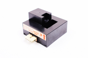 UND-300B/75 YASKAWA TRANSFORMADOR DE CORRIENTE