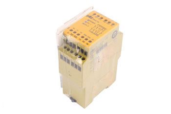 PNOZ X4 120VAC 3N/O 1N/C PILZ 774736 RELEVO DE SEGURIDAD