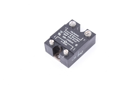 SSR-240D25 POTTER&BRUMFIELD 120/240VAC 3-32VDC RELÉ