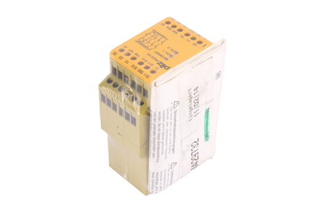 PNOZ X4 120VAC 3N/O 1N/C PILZ 774736 RELEVO DE SEGURIDAD