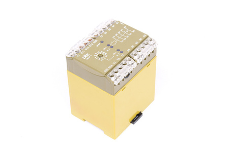 PNOZV30S24VDC3S1O1SZ PILZ 474790 RELEVO DE SEGURIDAD