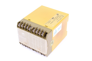 PZE/5 PILZ 24VDC 4S 1O 474910 RELEVO DE SEGURIDAD