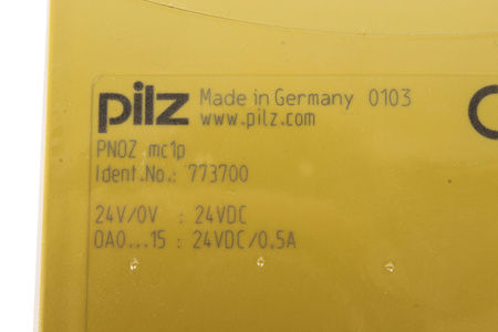 PNOZ MC1P PILZ 773700 RELEVO DE SEGURIDAD