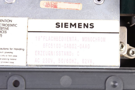 6FC5103-0AB02-0AA0 SIEMENS SINUMERIK 840C/840CE CONSOLA OPERATIVA CNC CON ORDENADOR Y TECLADO