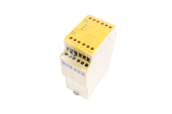 PNOZ X4 24VDC 3N/O 1N/C PILZ 774730 RELEVO DE SEGURIDAD