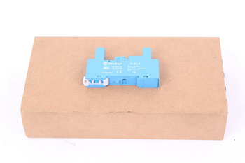 95.83.3 FINDER 8PIN 300VAC 10A BASE DE RELEVOS